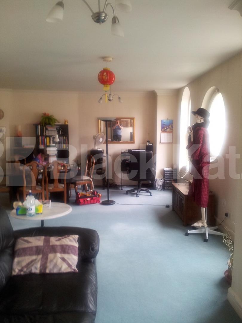 			LOCATION LOCATION LOCATION!, 1 Bedroom, 1 bath, 1 reception Flat			 Garrick Street, COVENT GARDEN